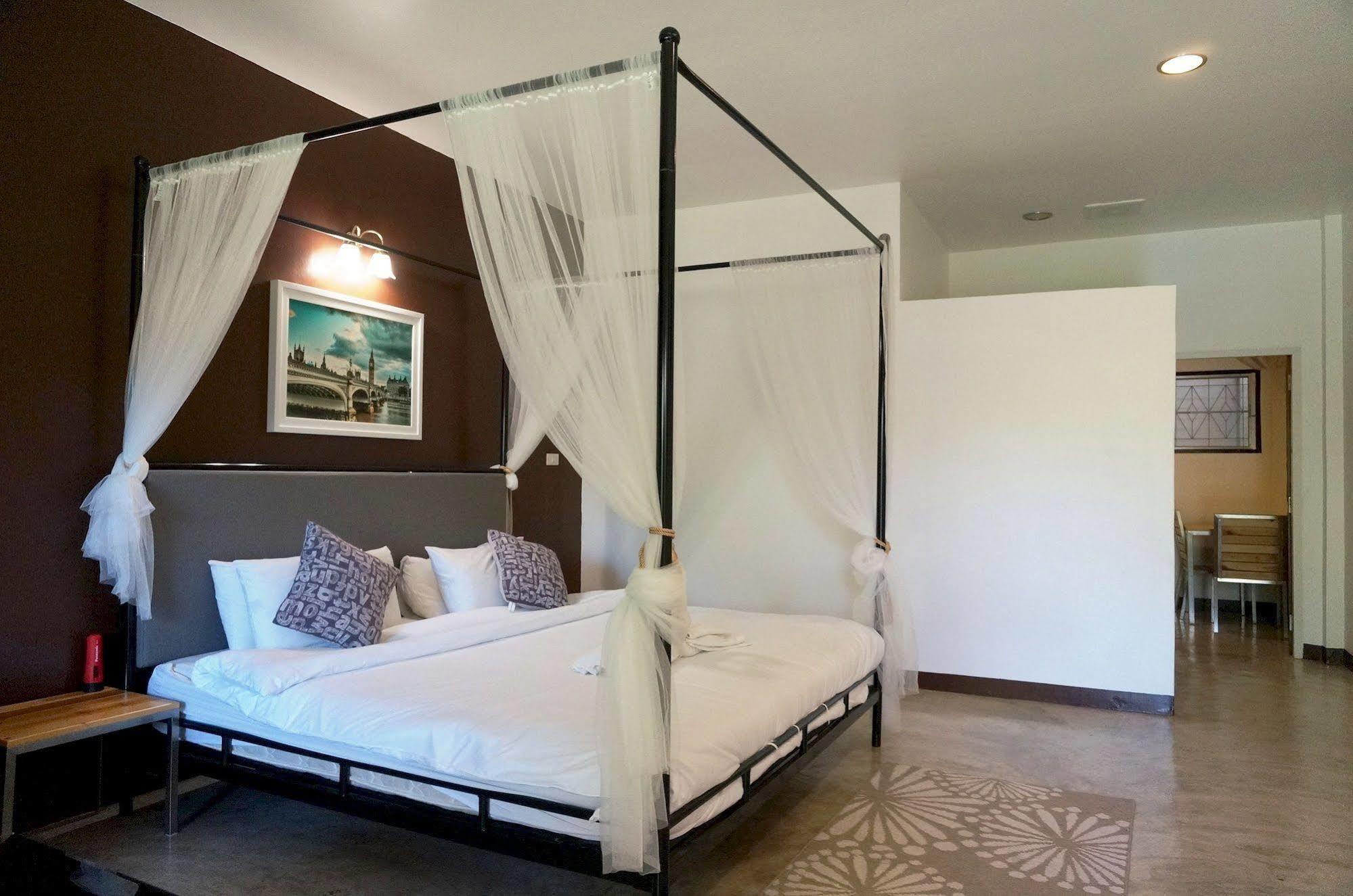 N.P. House Hua Hin Hotel Exterior photo